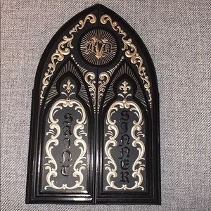Kat Von D Saint & Sinner eyeshadow palette